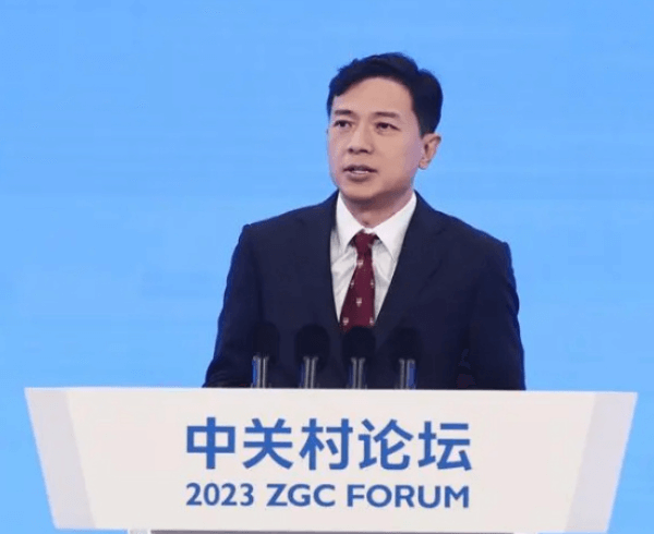 李彦宏：大模型即将改变世界 10年后50％的工作会是提示词工程